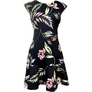 NWT - Vince Camuto Feminine, Floral, & Figure Flattering Drop Waist Size 2